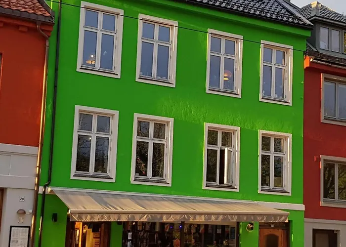 The Green House - In The Centre Of